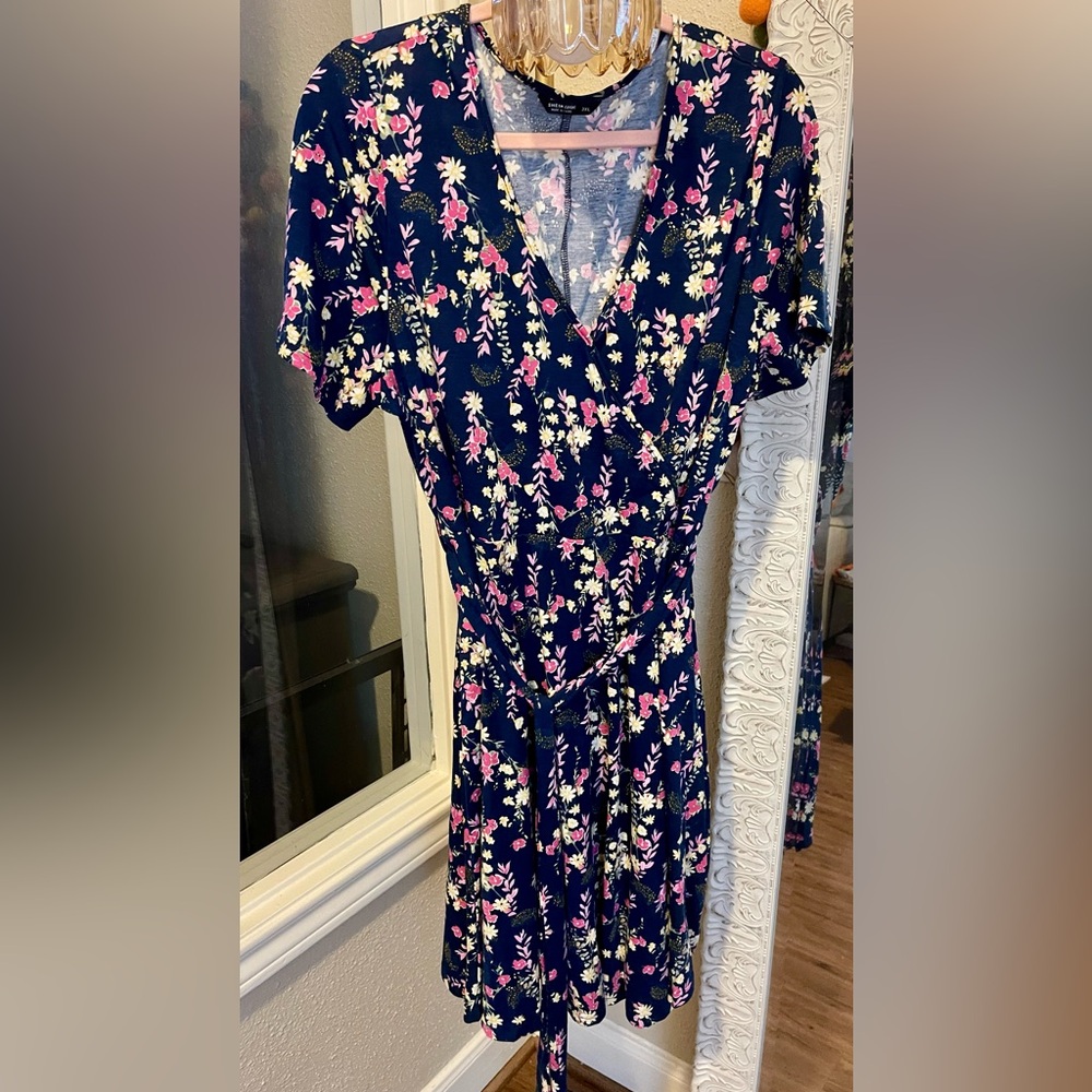 SHEIN Floral Tie Waist V-neck Dress with Snap Closure Feature NWOT